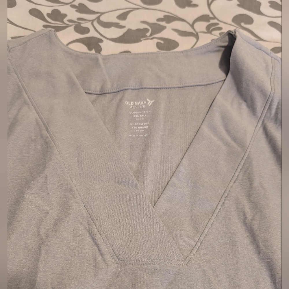 ✨2/$16✨Old Navy Women's Light Gray CloudMotion V-Neck Tank Crop Top - Picture 5 of 7